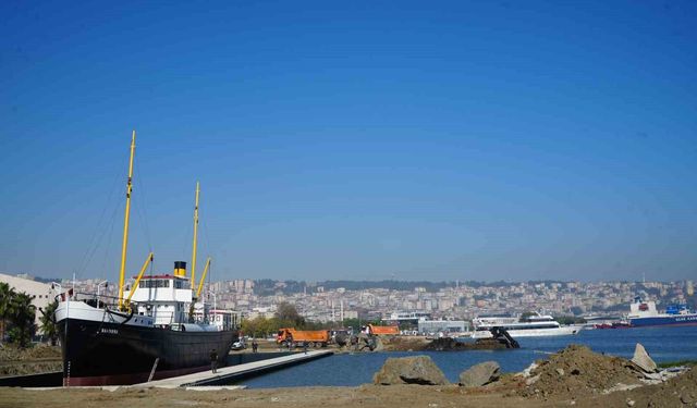 Karadan yürütülen Bandırma Vapuru Müzesi'nin yeni yerinde çalışmalar sürüyor