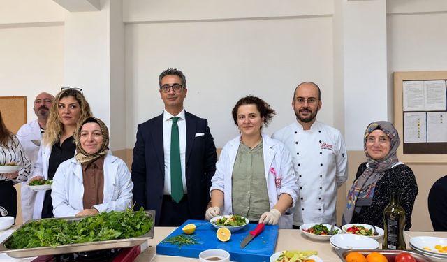 Ladik'te öğretmenler sağlıklı beslenmeyi mutfakta öğrendi