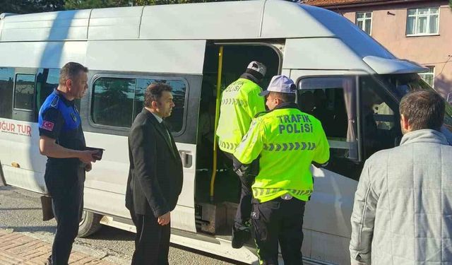 Ladik'te taşımalı eğitim servislerine sıkı denetim: 15 minibüs kontrol edildi