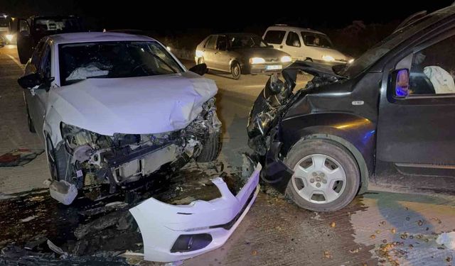 Samsun'da otomobil ile hafif ticari araç çarpıştı: 5 yaralı
