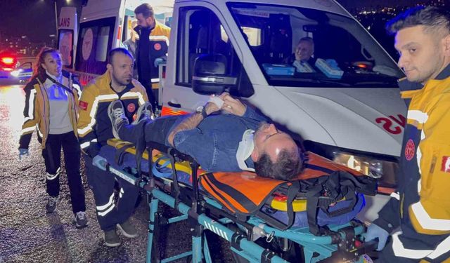 Samsun'da otomobil orta refüje çıktı: 2 yaralı
