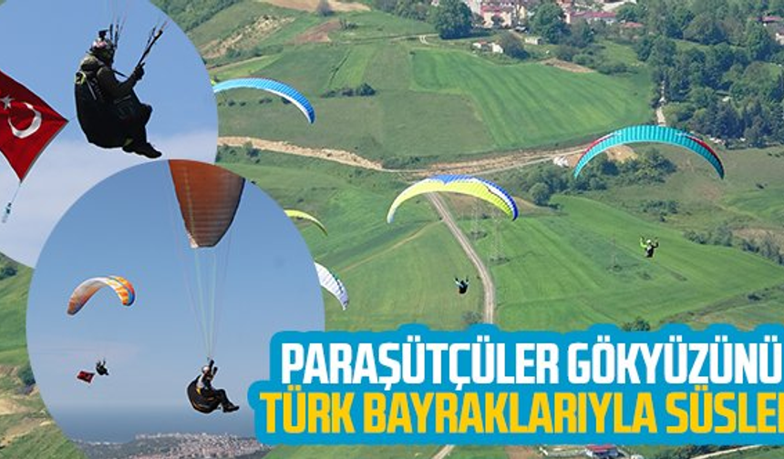 Samsun'da Paraşütçüler Gökyüzünü Türk Bayraklarıyla Süsledi