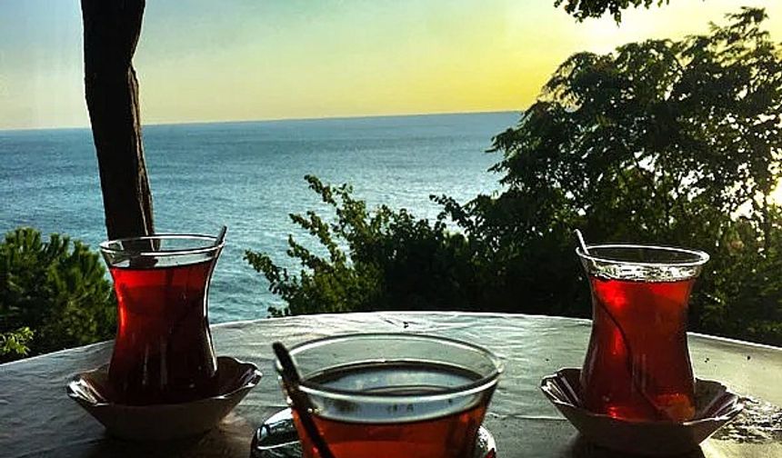 Kasım Akşamı Şehir Sahilinde Midye ve Çay Keyfi