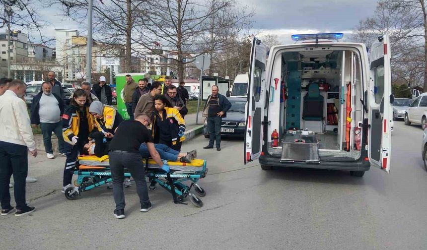 Çarşamba'da otomobilin çarptığı motosikletli yaralandı
