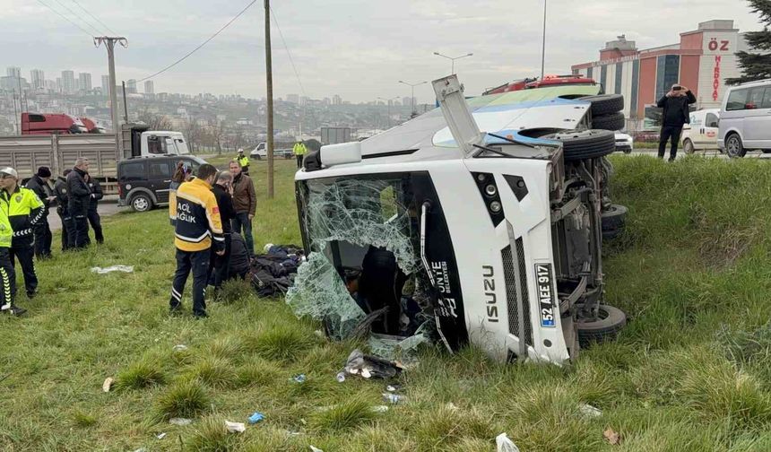 Yarışmadan dönen öğrencileri taşıyan aracın kaza anı güvenlik kamerasına  yansıdı - Samsun Haber – Son Dakika &amp; Samsunspor | Samsun Canlı Haber