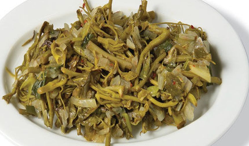 Alaçam’da yabani otlarla hazırlanan yöresel yemekler