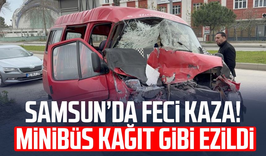 Park halindeki kamyonete çarpan minibüs kağıt gibi ezildi