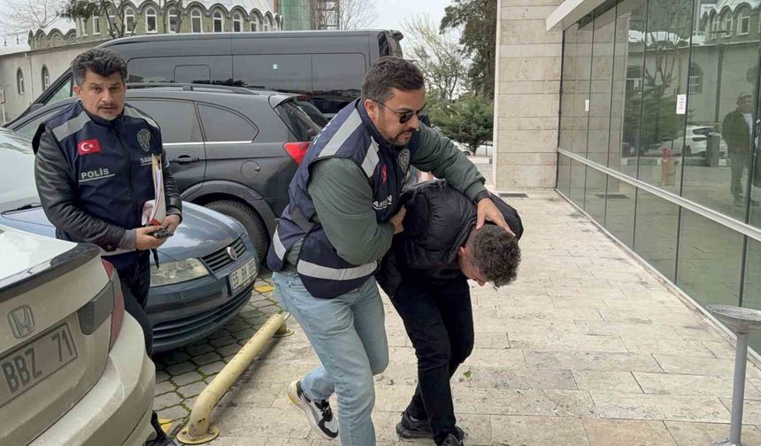 'Bakar mısın' diyerek altın zinciri kapıp kaçan şahıs tutuklandı