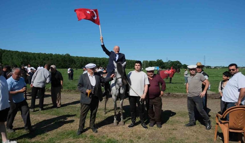 Terme'de 26. Geleneksel Rahvan At Yarışları nefes kesti