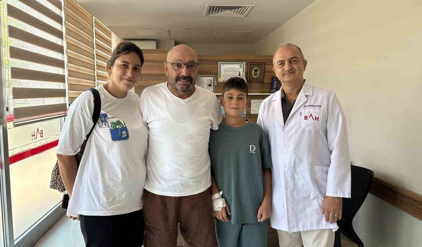 11 yaşındaki çocuğun 12 milimetrelik böbrek taşı tek seansta temizlendi