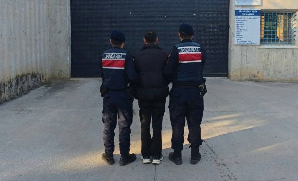 Bafra'da 11 yıl 3 ay hapis cezasıyla aranan şahıs yakalandı