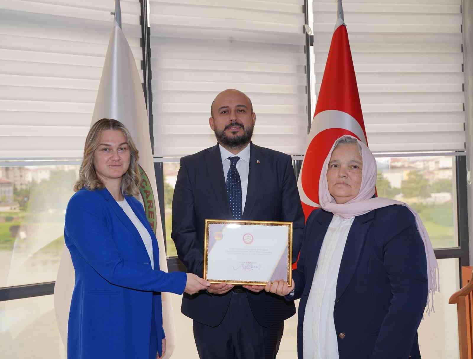 Çarşamba Ticaret Borsası Başkanı Selim Yılmaz mazbatasını aldı